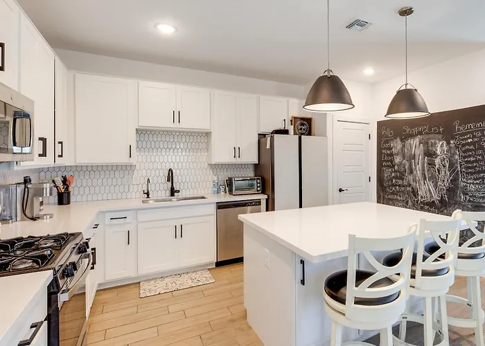 Near Golf, Parks & Casino! Updated Holiday home *