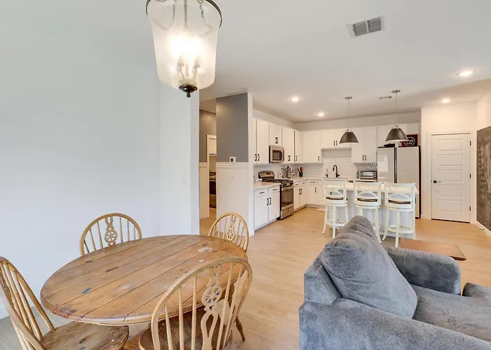 Near Golf, Parks & Casino! Updated Holiday home *