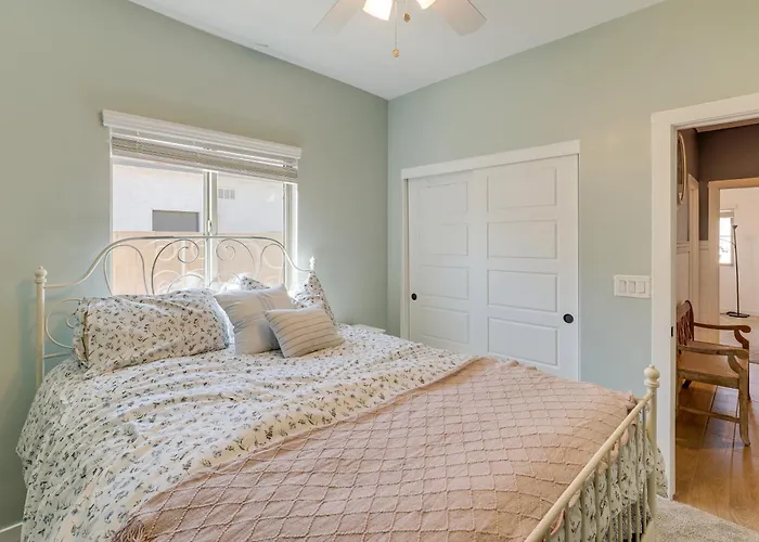 Near Golf, Parks & Casino! Updated Holiday home