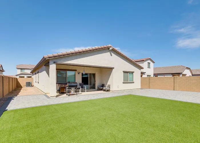 Near Golf, Parks & Casino! Updated Holiday home Maricopa